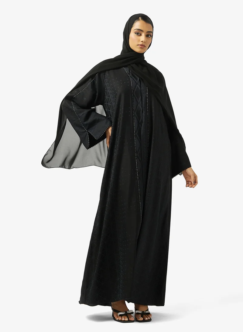 هيا كلوزيت عباية مفتوحة مطرزة بطبعة وياقة على شكل حرف